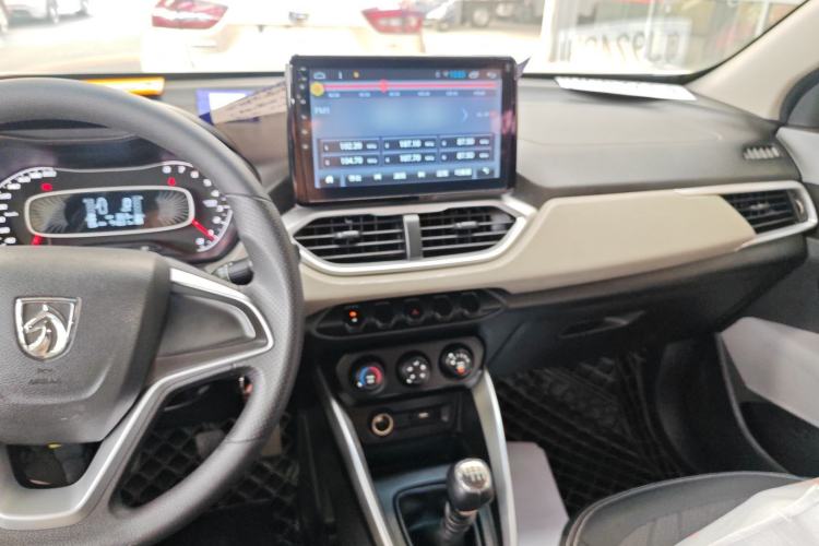 Used Baojun 510 2017 1.5L manual Comfort trim
