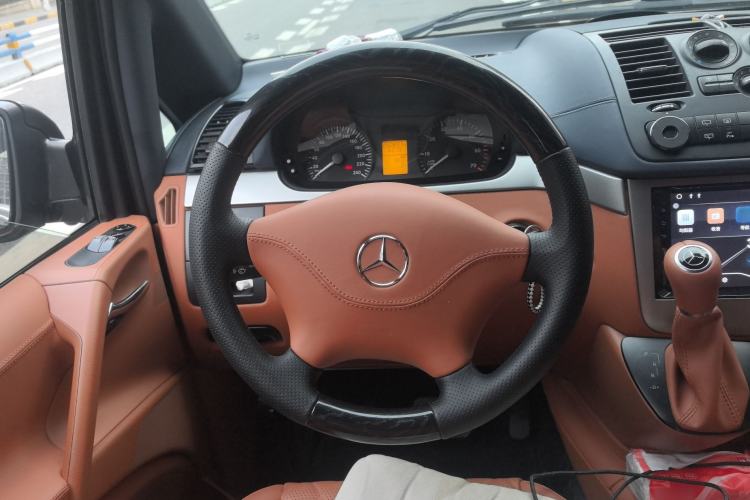 Used Mercedes-Benz Vito 2011 2.5L 7-seater executive version