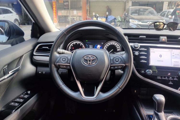 Used Toyota Camry 2018 2.0G Luxury Edition
