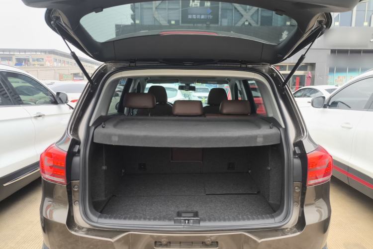 Used Volkswagen Tiguan 2015 1.8TSI Automatic All-Wheel-Drive Luxury Model Trunk