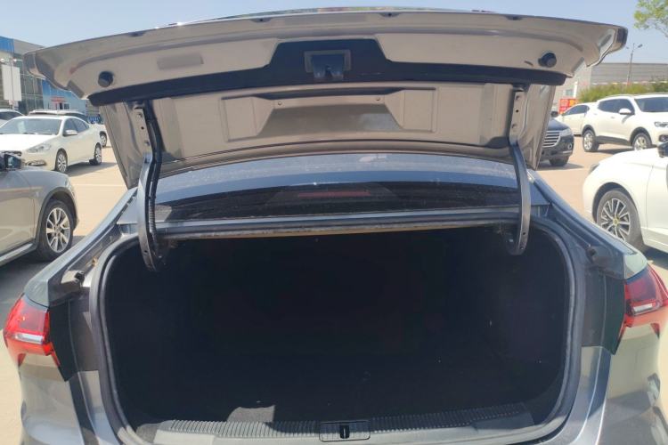 Used Roewe i5 2021 1.5L CVT Platinum Edition