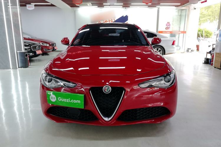 Used Alfa Romeo Giulia 2017 2.0T 200HP Luxury Edition
