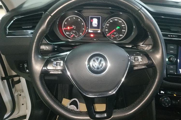 Used Volkswagen Tiguan L 2019 330TSI Automatic Two-Wheel Drive Smart Luxury Version China V Emission Standard