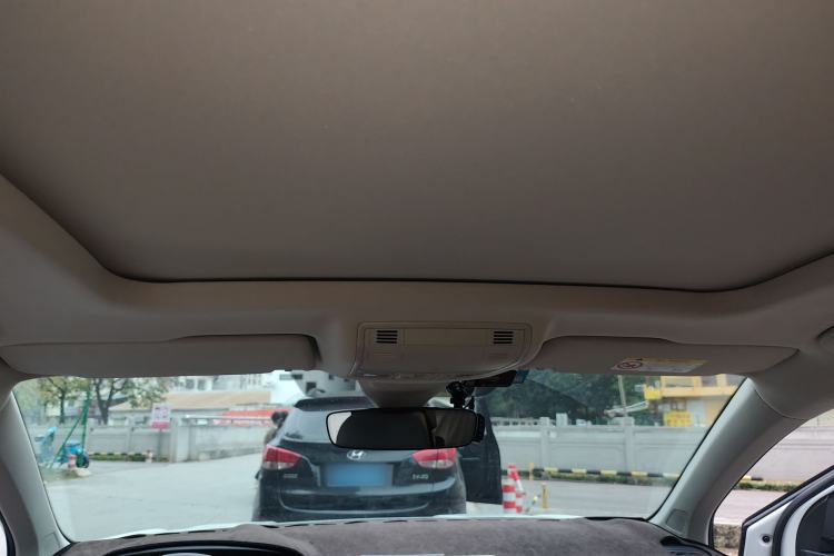 Used Volkswagen Tharu 2023 300TSI Two-Wheel-Drive Moon Luxury Edition Headliner