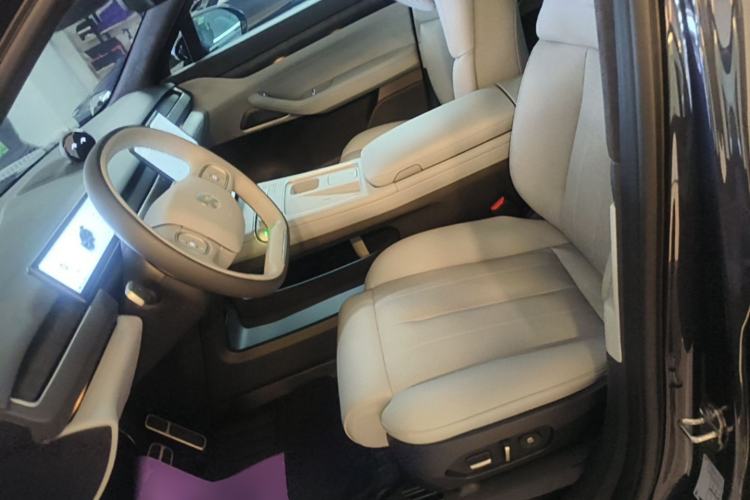 Used Nio ES8 2023 75 kWh Executive Edition Left Front Seat