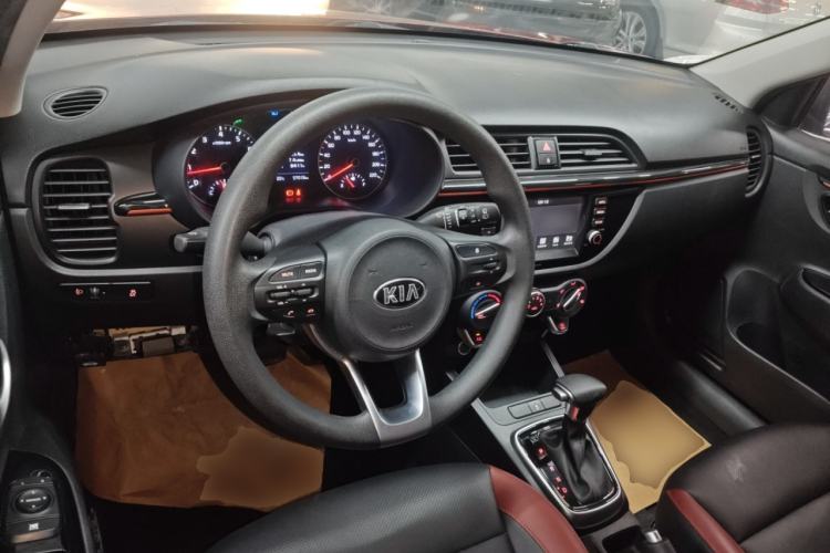 Used Kia KX Cross 2017 1.4L AT GLS Center Console