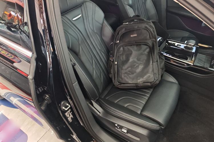 Used Hongqi H9 2025 Model Facelifted 2.0T Two-Wheel Drive Flag-Style Luxury Business Edition, 5 Seats