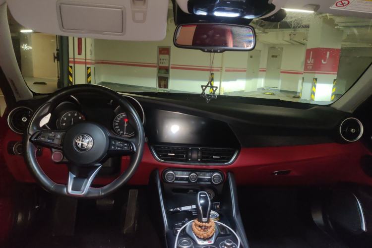 Used Alfa Romeo Giulia 2020 2.0T 280HP Midnight Phantom Limited Edition Center Console