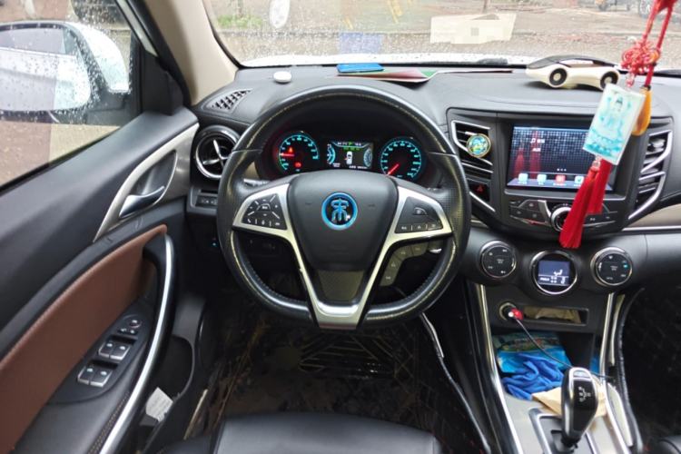 Used BYD Song New Energy 2017 Song DM 1.5TID All-Wheel Drive Luxury Model Steering Wheel