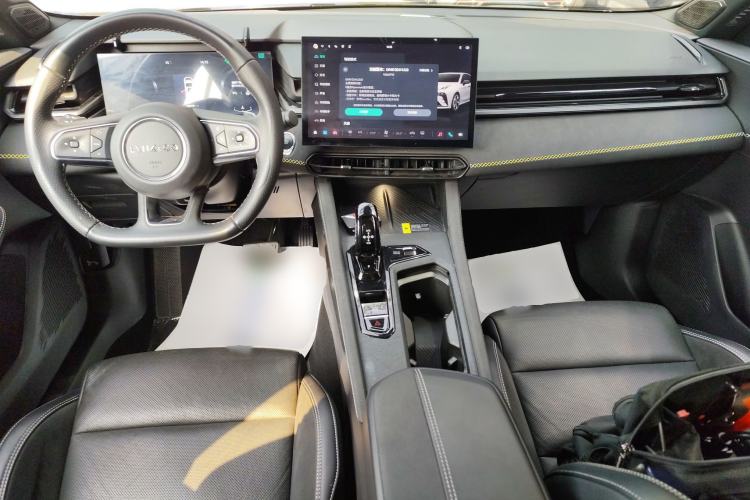 Used Lynk & Co 03 2023 1.5TD DCT JingPro Center Console