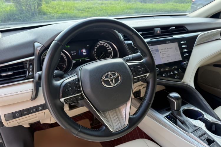 Used Toyota Camry 2018 Dual-Engine 2.5 HG Luxury Edition Interior 2