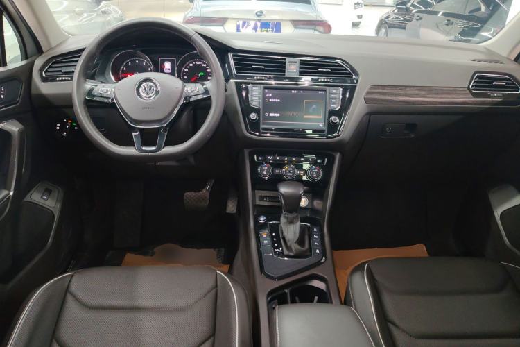 Used Volkswagen Tiguan L 2017 330TSI Automatic Two-Wheel Drive Flagship Edition Center Console