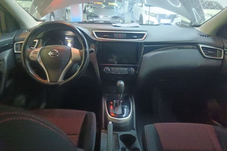 Used Nissan Qashqai 2016 2.0L CVT Elite Edition Center Console