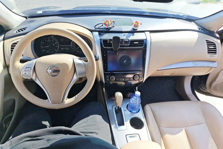 Used Nissan Teana 2016 2.0L XE Fashion Edition Center Console