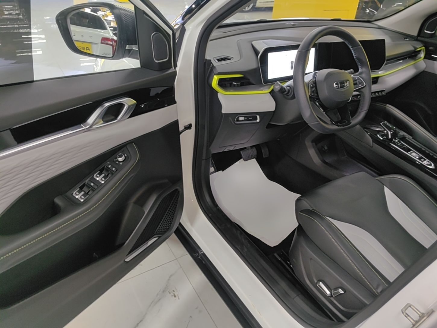 Geely Auto Coolray 2022 Bin Yue COOL 1.5TD DCT Ignite Edition — снимка 18