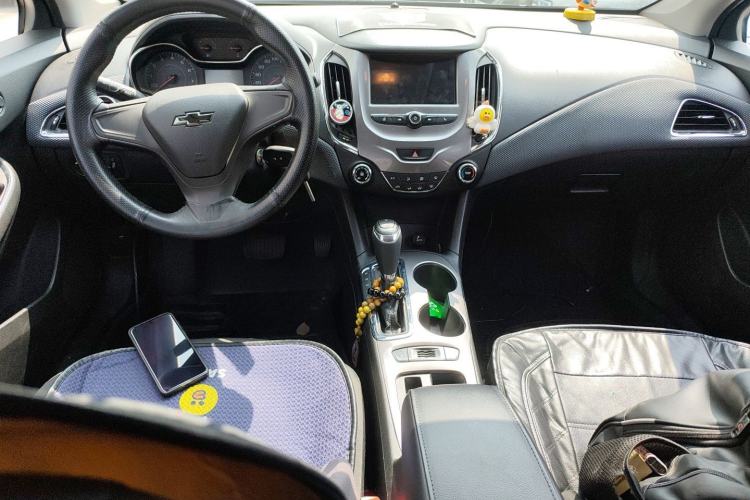 Used Chevrolet Cruze 2017 1.5L Hatchback Automatic Pioneer Sunroof Edition