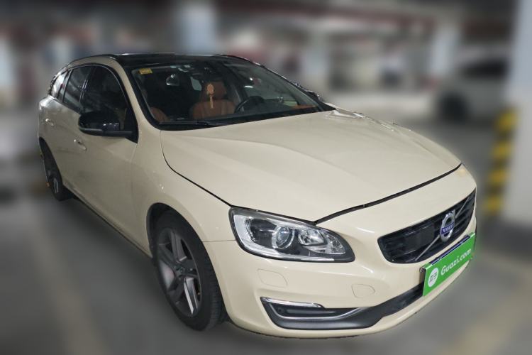 Used Volvo V60 2015 T5 Zhiya Edition Front Right 45 Deg
