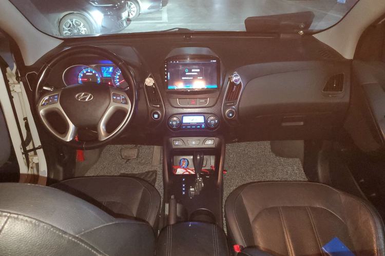 Used Hyundai ix35 2013 2.0L Automatic Two-Wheel Drive Smart GLS China IV Standard Center Console