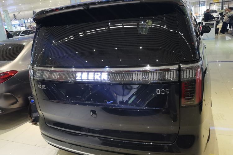 Used Zeekr 009 2024 7-Seater Walk-Through Version Four-Wheel Drive 108 kWh