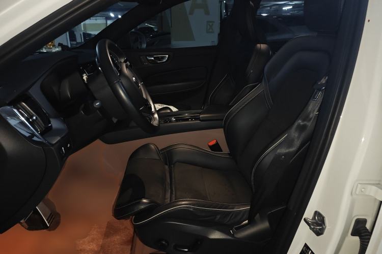 Used Volvo XC60 2019 T5 4x4 Smart & Dynamic Sport Edition China VI Standard Left Front Seat