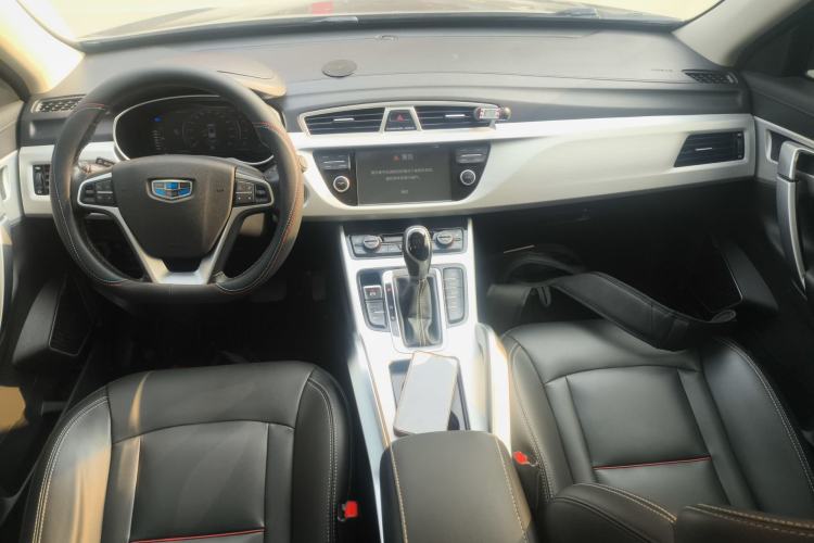 Used Geely Auto Emgrand X7 Sport 2018 1.8TD Automatic Two-Wheel Drive Smart Connect 4G Internet Edition Center Console