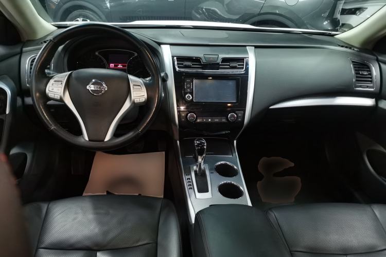 Used Nissan Teana 2016 Revised Version 2.0L XL Comfort Edition Center Console