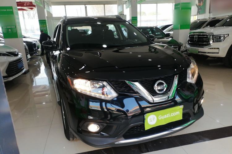 Used Nissan X-Trail 2015 2.5L CVT Leading MAX Edition 4WD Front Right 45 Deg