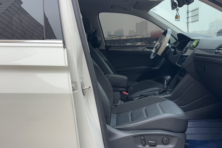 Used Volkswagen Tiguan L 2021 330TSI Automatic Two-Wheel Drive R-Line Enhanced Edition
