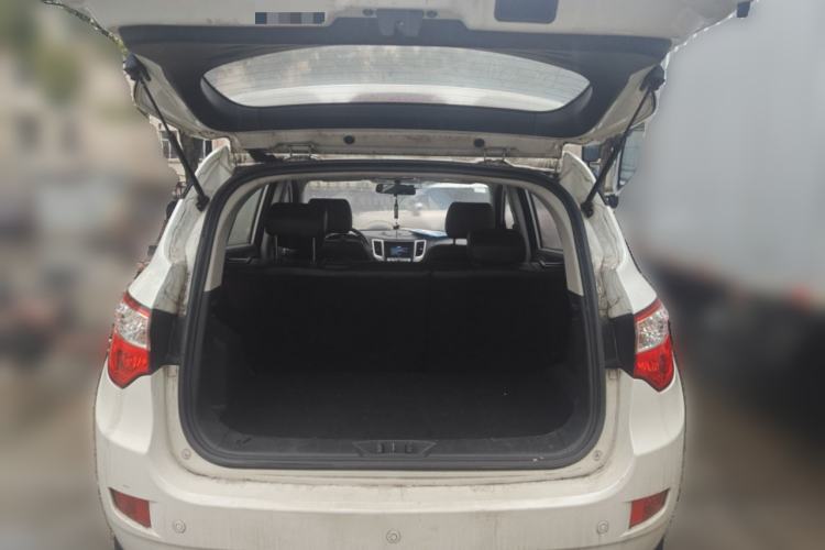 Used CHANGAN CS35 2015 1.6L Manual Luxury Model China IV Standard Trunk