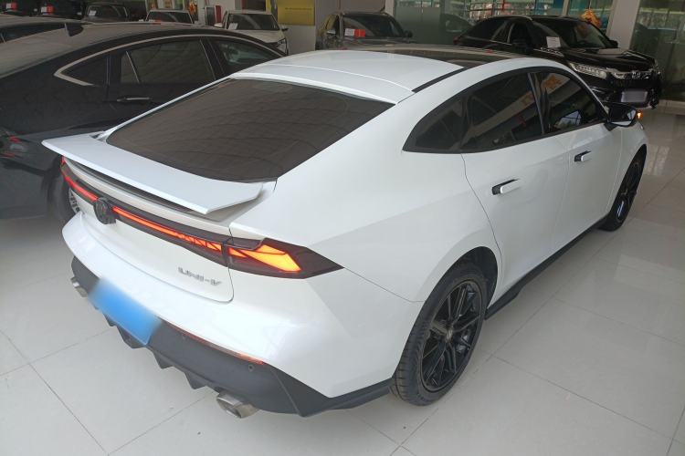 Used CHANGAN UNI-V 2025 1.5T 500Bar High-Energy Version