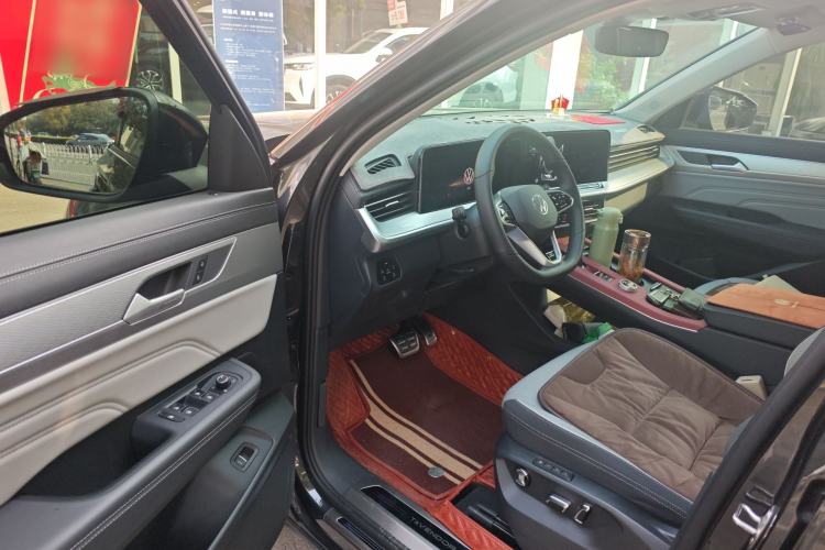 Used Volkswagen Tavendor 2024 380TSI All-Wheel-Drive R-Line Cruise Premium Edition Driver Seat