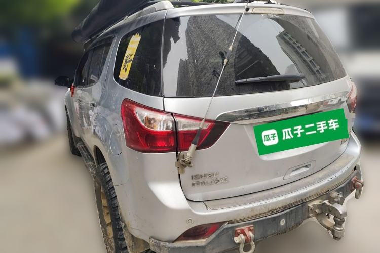 Used Isuzu mu-X 2017 3.0T Four-Wheel Drive Automatic Luxury 7-Seater China V Emission Standard
