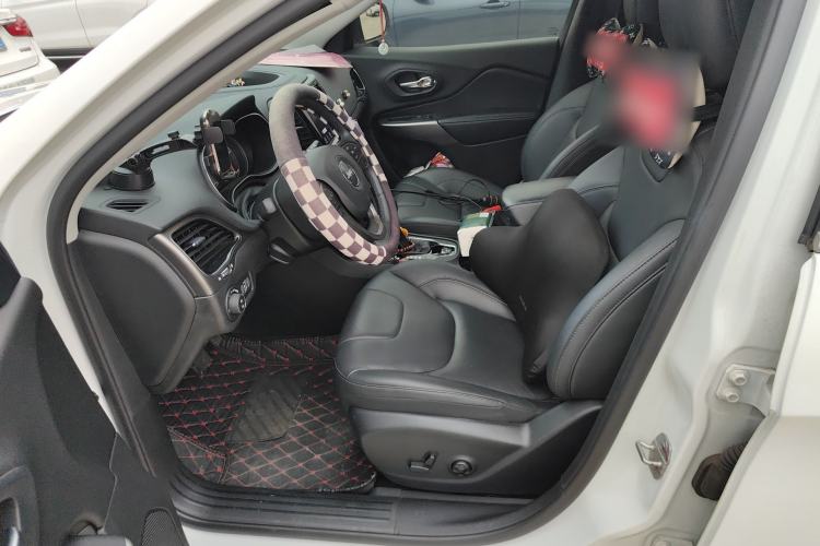 Used Jeep Cherokee 2019 2.0T Two-Wheel Drive Smart Enjoyment Version China V Left Front Seat