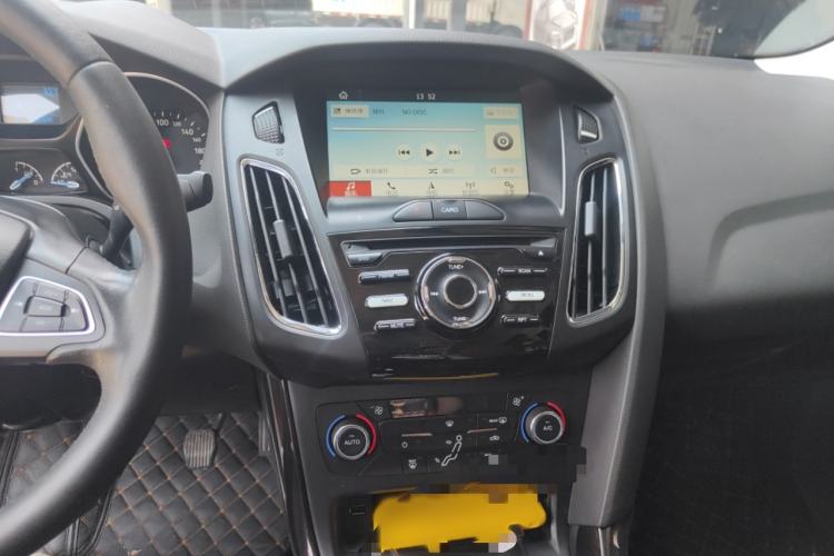 Used Ford Focus 2017 Sedan EcoBoost 125 Manual – Ultra-Style Edition with SmartDrive Features