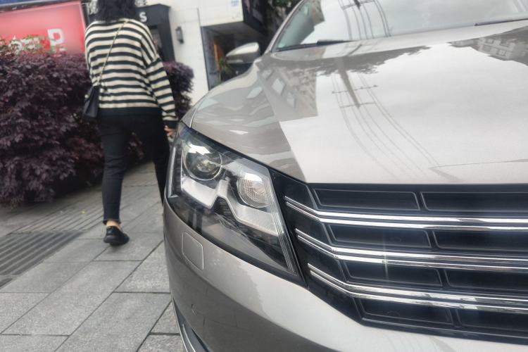 Used Volkswagen Passat 2013 1.8TSI DSG Prestige Edition Right Front Headlight