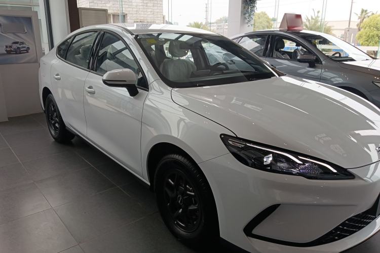 Used BYD Seal 05 DM-i 2026 DM-i 128KM Luxury Edition Front Right 45 Deg