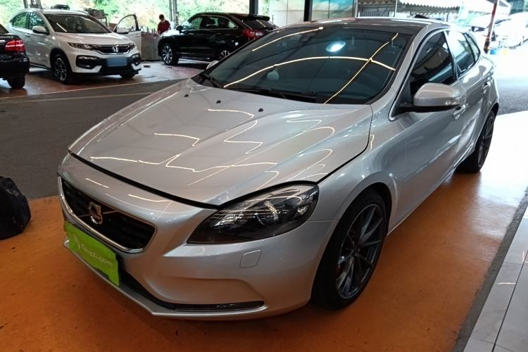 Used Volvo V40 2015 1.6T Zhiyi Edition