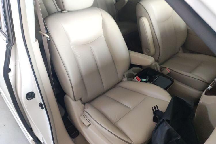 Used Nissan Quest 2015 3.5L SL Right Front Seat