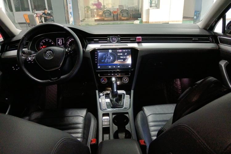 Used Volkswagen Magotan 2017 280TSI DSG Leading Edition
