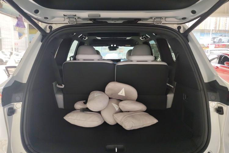 Used Deepal S09 2025 Rear-Drive Ultra Trunk