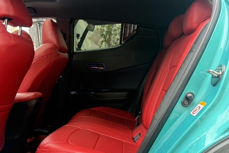 Used Toyota C-HR 2018 2.0L Luxury Sunroof Version China VI Standard