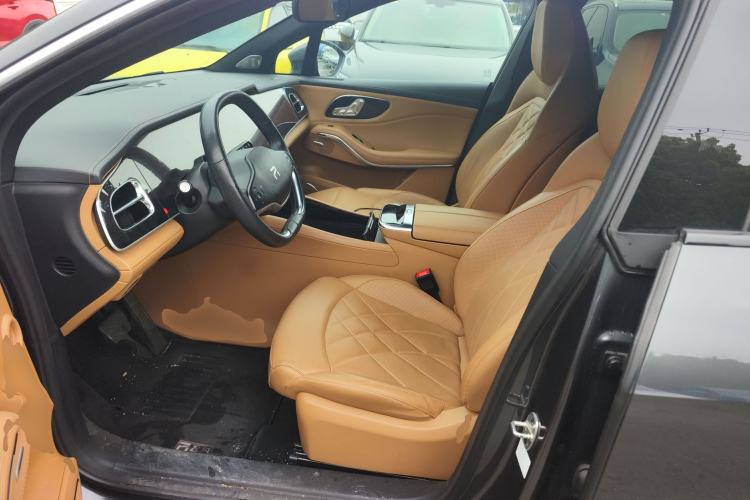 Used Rising R7 2022 Long-Range Advanced Edition Left Front Seat