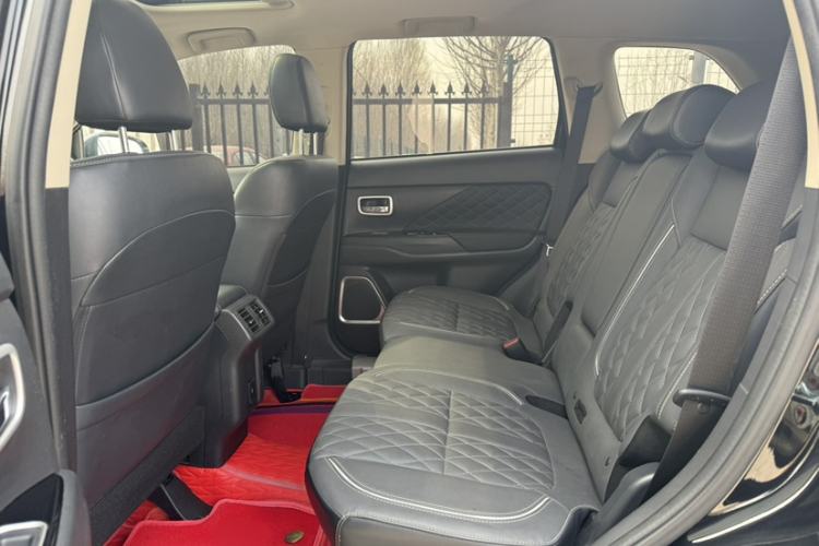 Used Mitsubishi Outlander 2021 2.4L 4x4 Zhi Xiang Edition 7 Seats