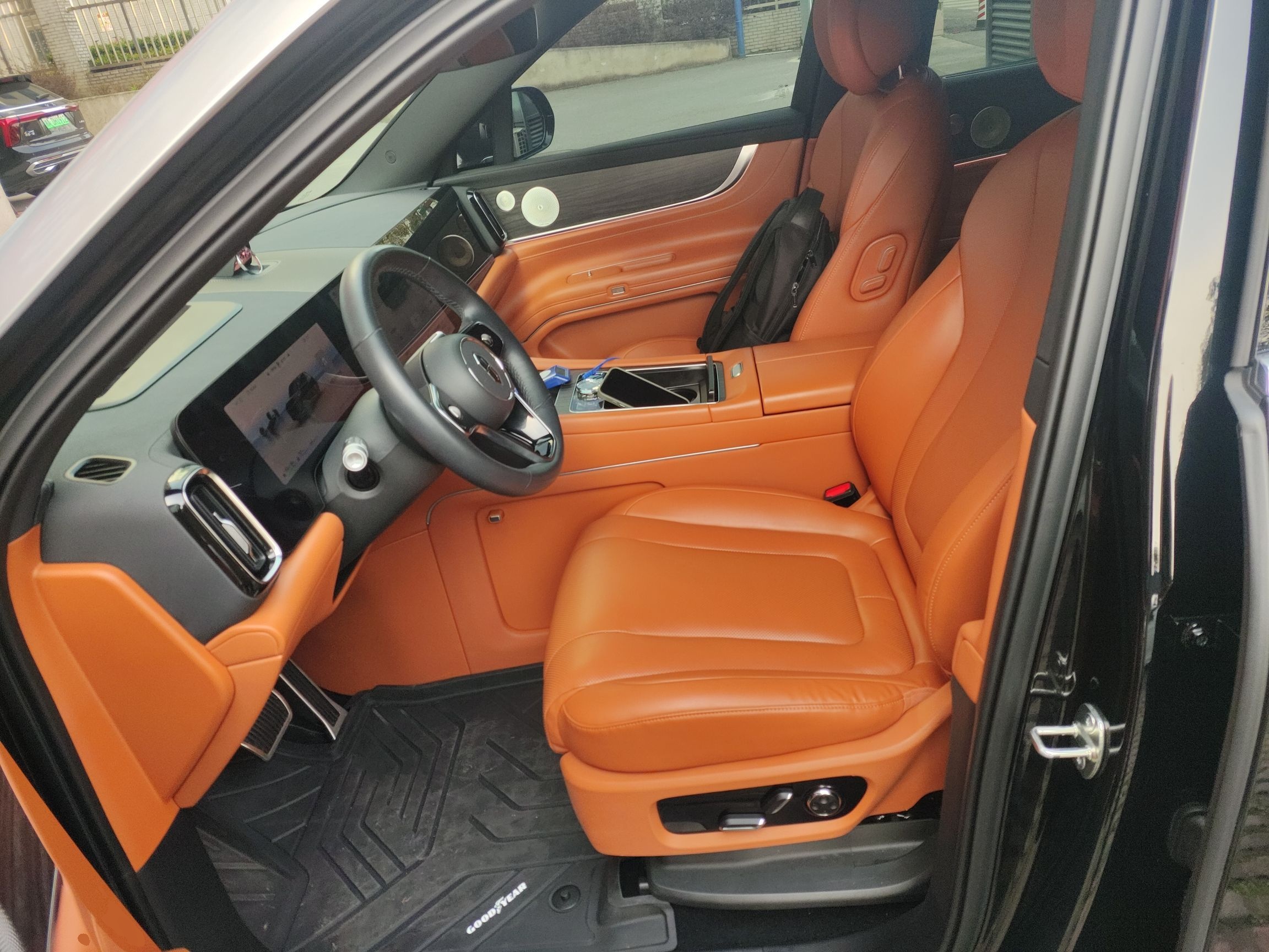 Переднее сиденье в автомобиле