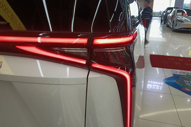 Used SAIC MAXUS Dajia 9 2024 Super Hybrid Long-Range Prairie Edition 7-Seater
