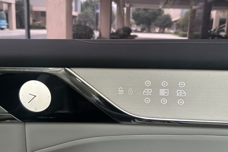 Used Volvo EM90 2025 Ultra Six-Seater