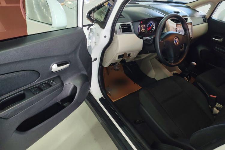 Used Venucia R50 2015 1.6L Manual Fashion Edition Driver Seat