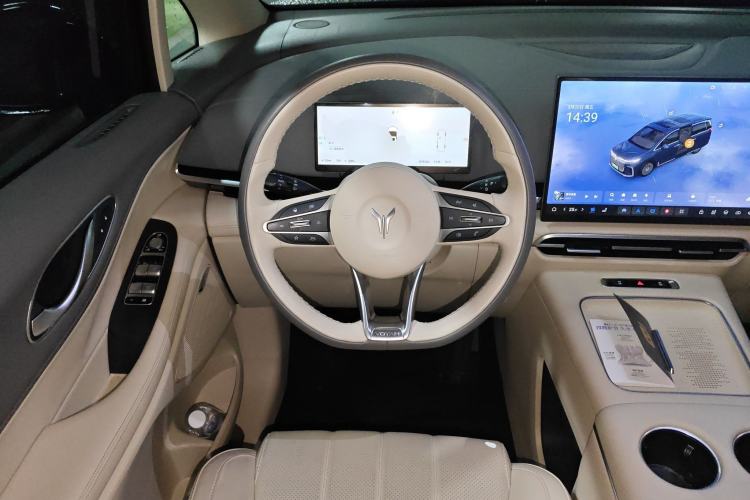 Used VOYAH Dream 2025 PHEV Four-Wheel Drive Excellence Kunpeng Edition
