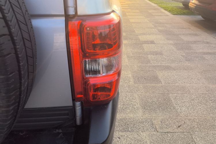 Used Leopaard Q6 2015 2.4L Manual Two-Wheel-Drive Elite Model
