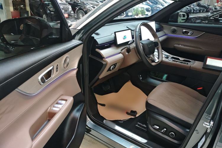 Used Chery Tiggo 8 PLUS 2025 290TGDI DCT Prestige 5-Seater
